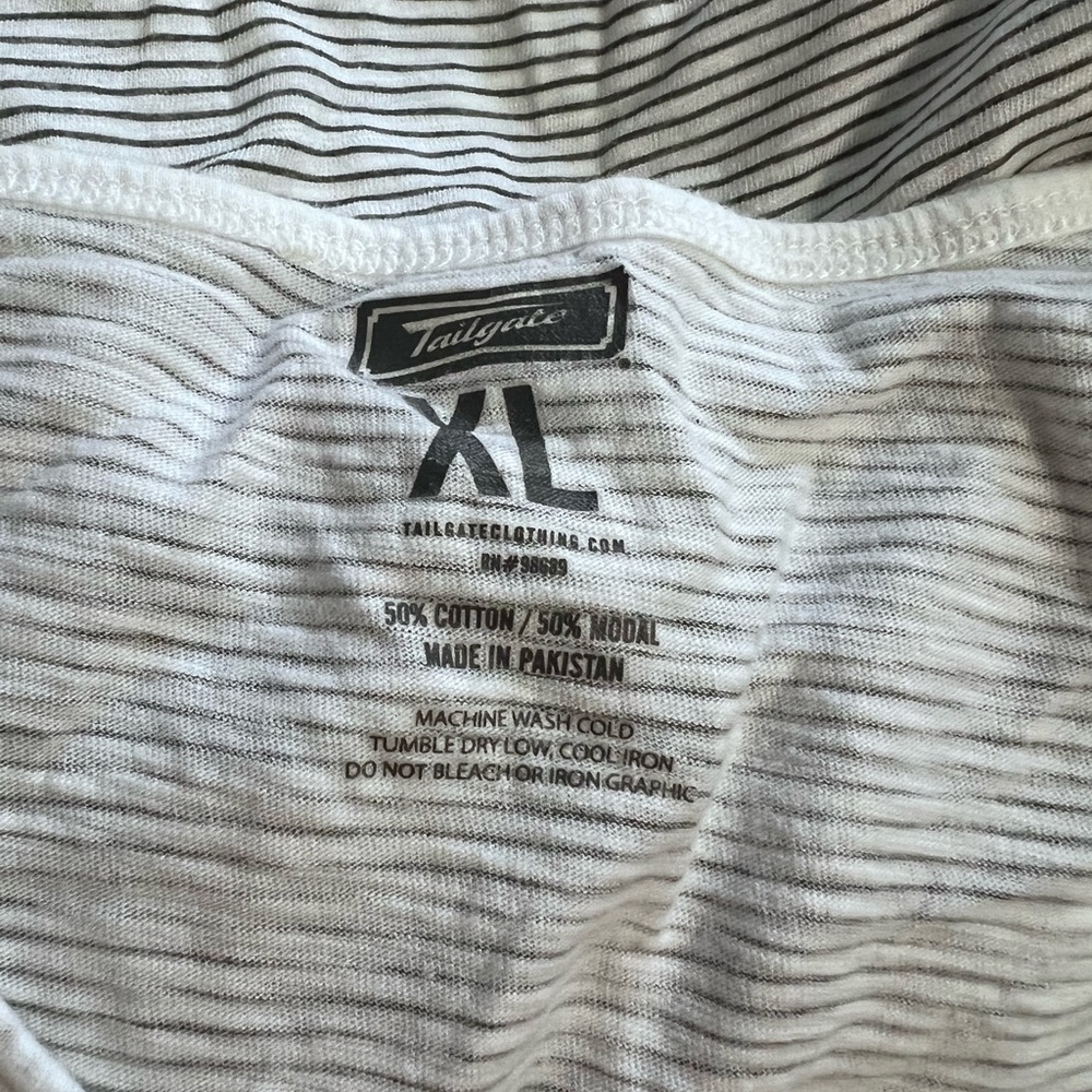 Cubs Striped Tank Top - Black and White - Picture 3 of 3